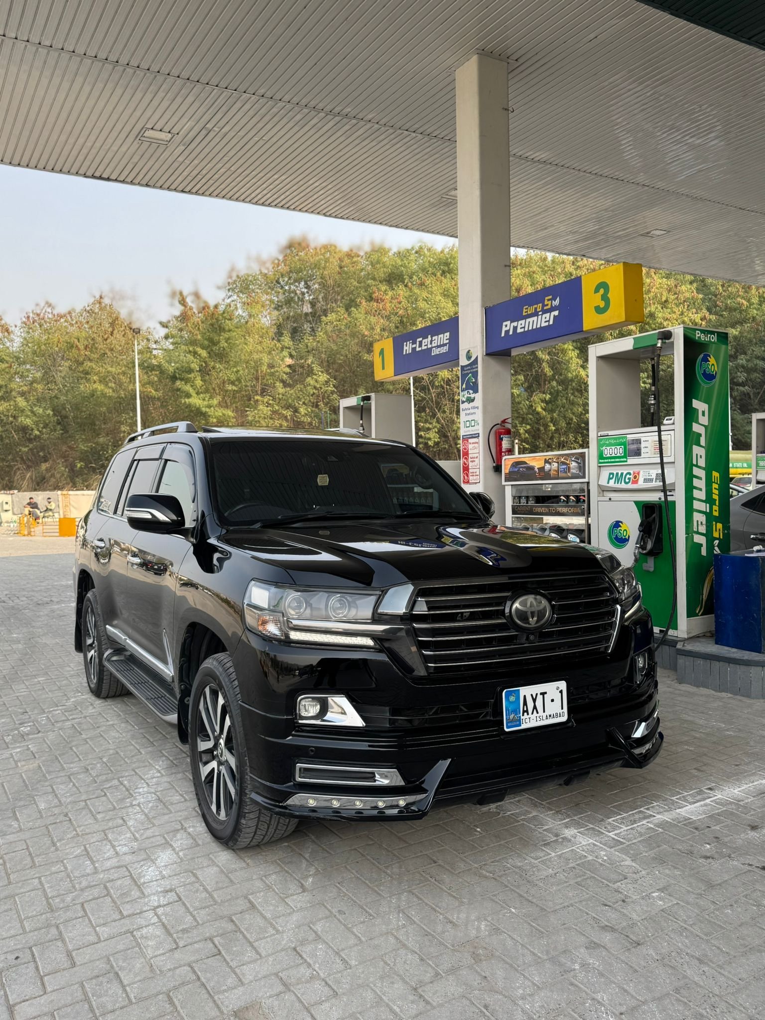 Black Land Cruiser ZX G Frontier